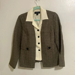 Perceptions petite jacket with built in top size 4P, button front